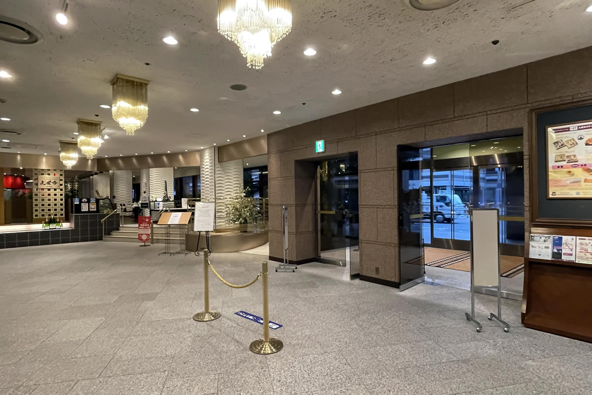 熊本ホテルキャッスル・正面玄関からロビー
